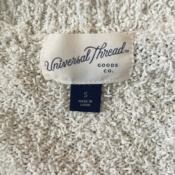 Universal Threads Sweater - Picture 2 of 4